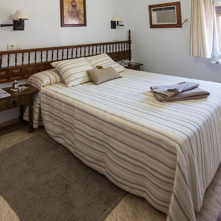 Hostal Alba Taruta Guadalupe  Zimmer foto
